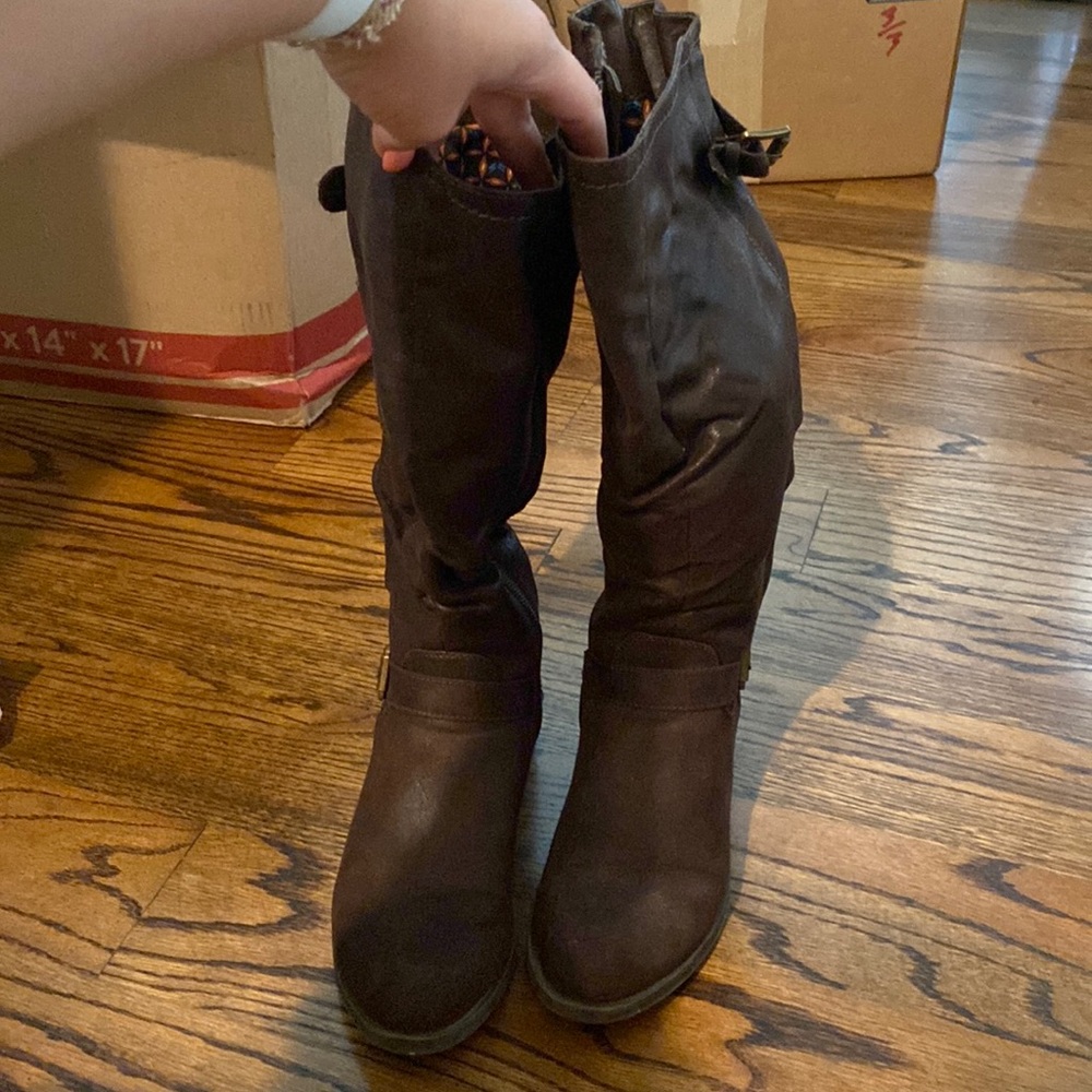 White Mountain. Size:6. Brown riding boots